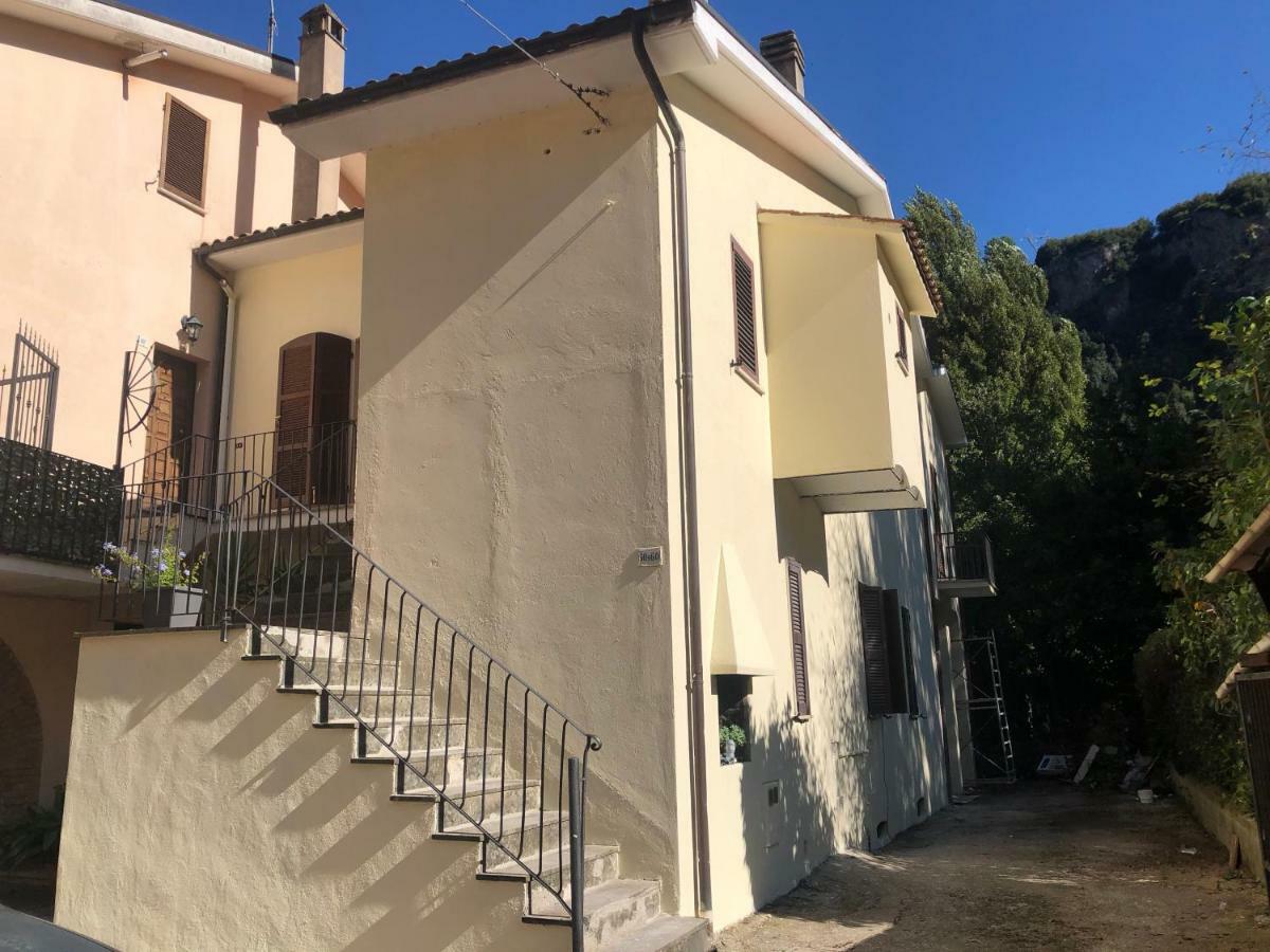 Rifugio Della Cascata Villa Collestatte Exterior photo